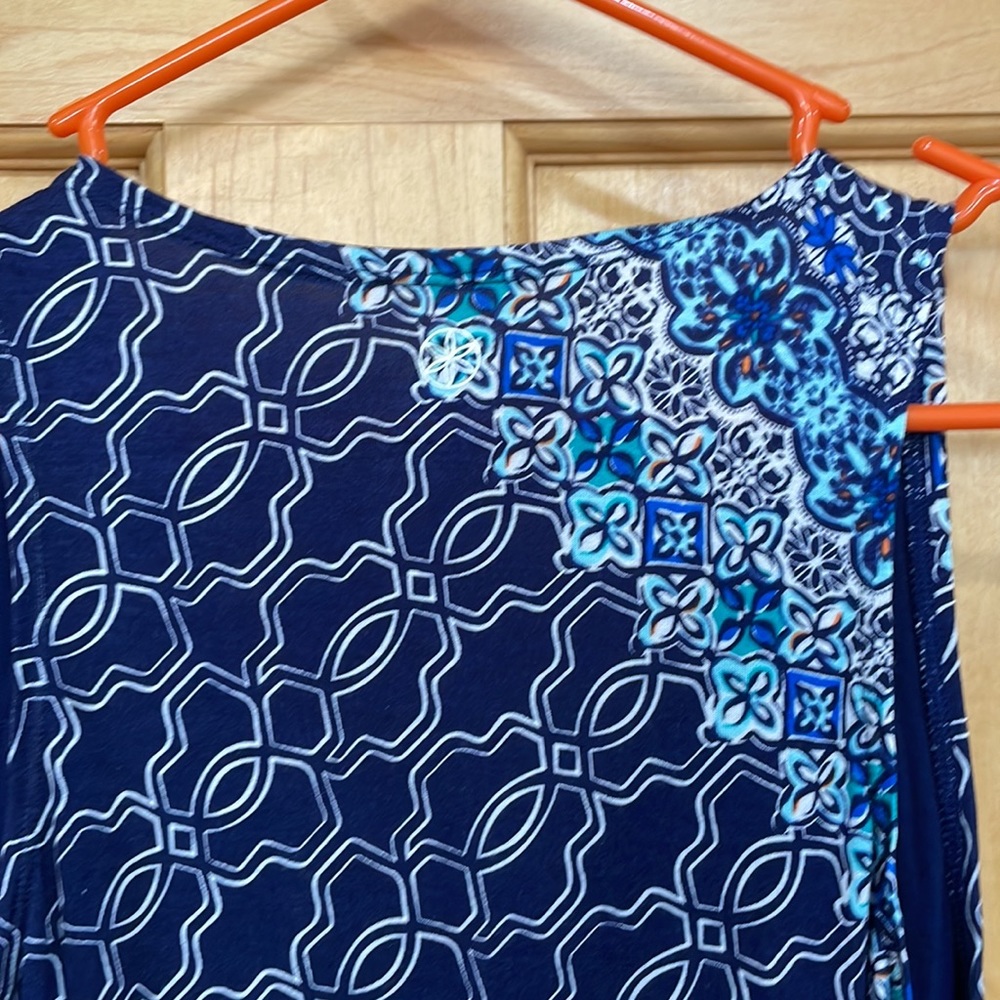 Gaiam blue floral v-neck athletic top size L - Picture 7 of 9